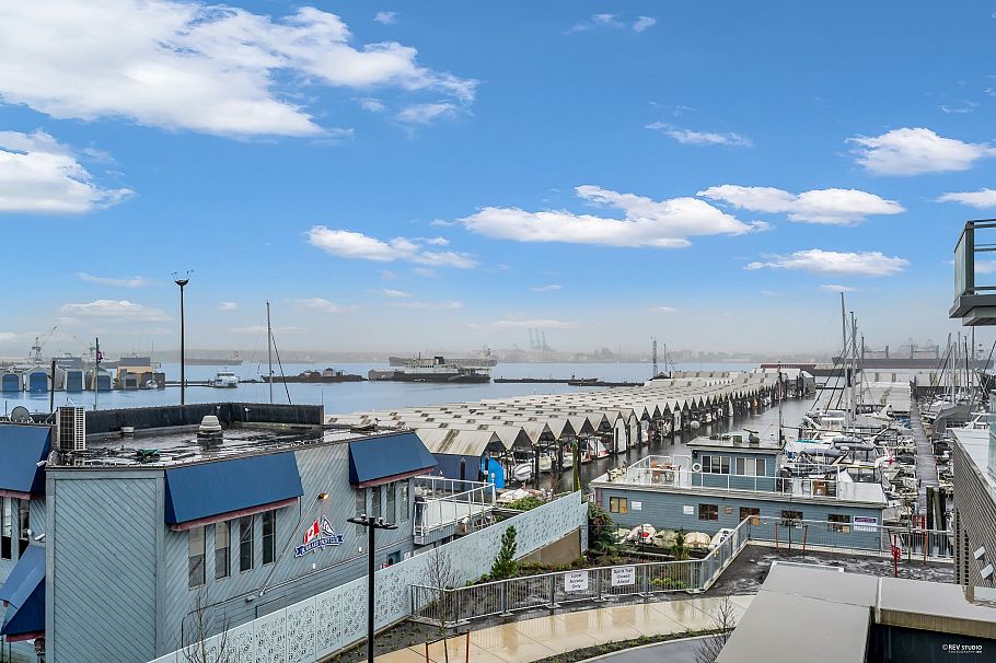 320 755 Harbourside Drive North Vancouver, BC - 12