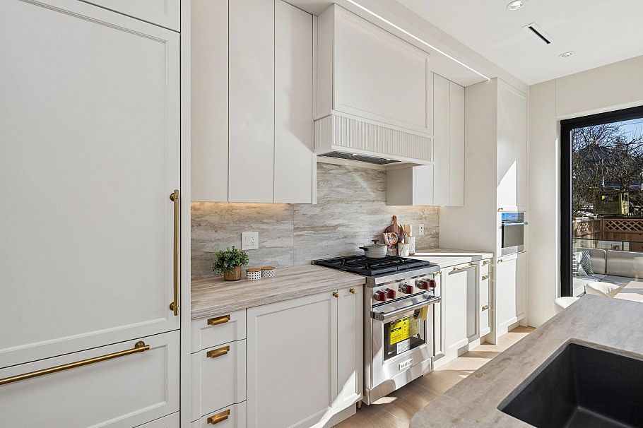 2 3036 W 13th Avenue Vancouver, BC - 8