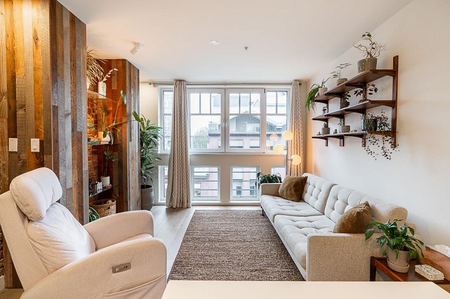 406 1072 Hamilton Street Vancouver, BC - 1