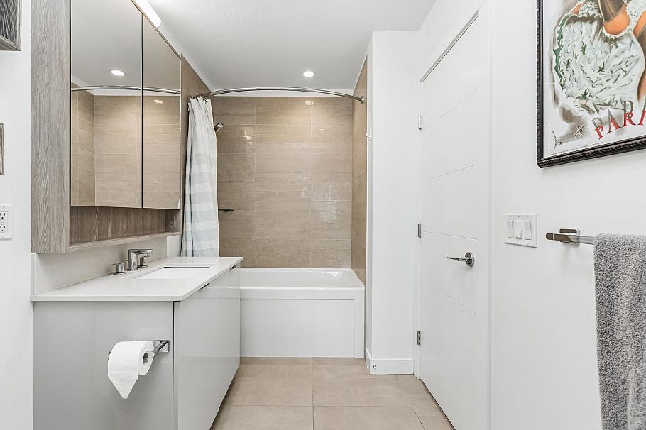 511 108 E 8th Street North Vancouver, BC - 16