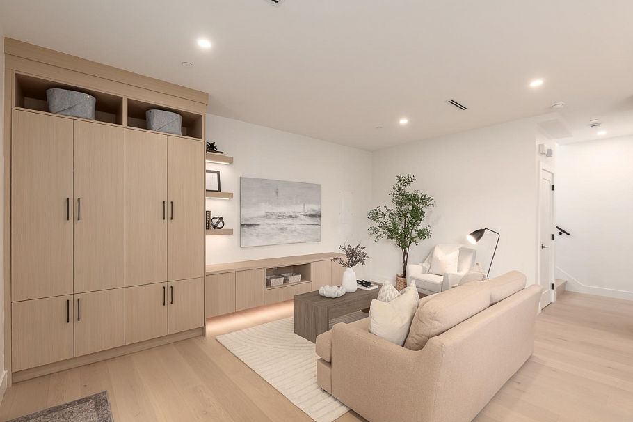 1 3506 E Pender Street Vancouver, BC - 4