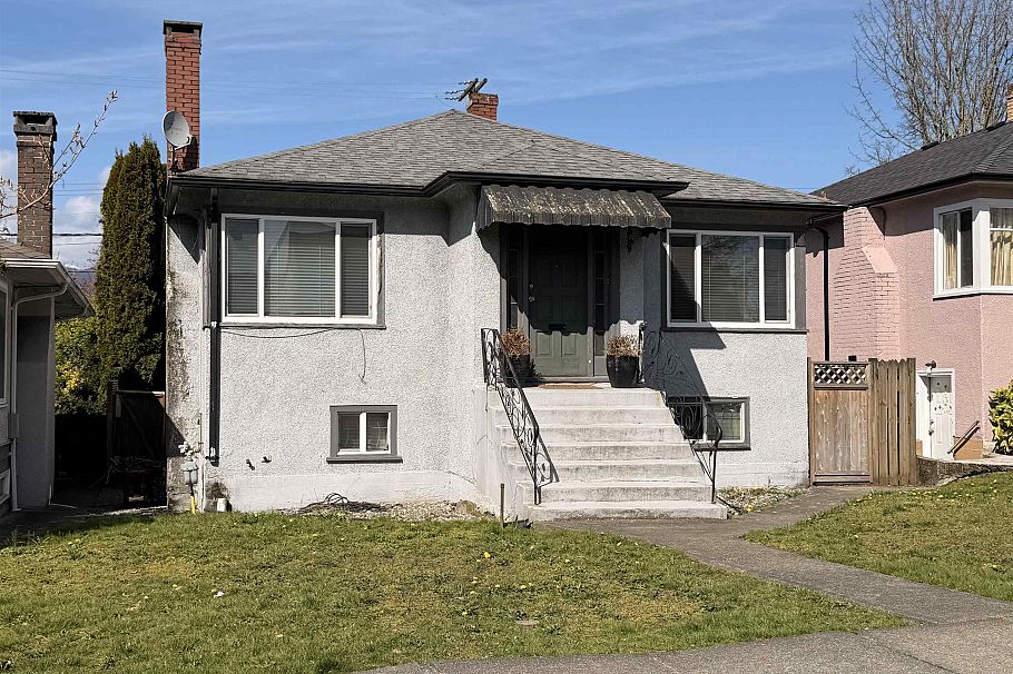 2349 E Pender Street Vancouver, BC - 1