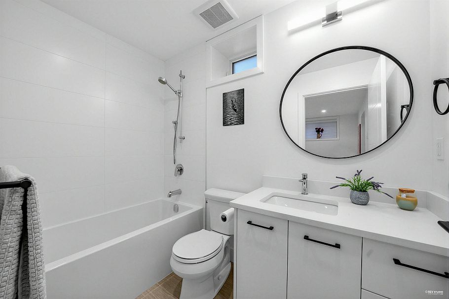 3172 W 26th Avenue Vancouver, BC - 30