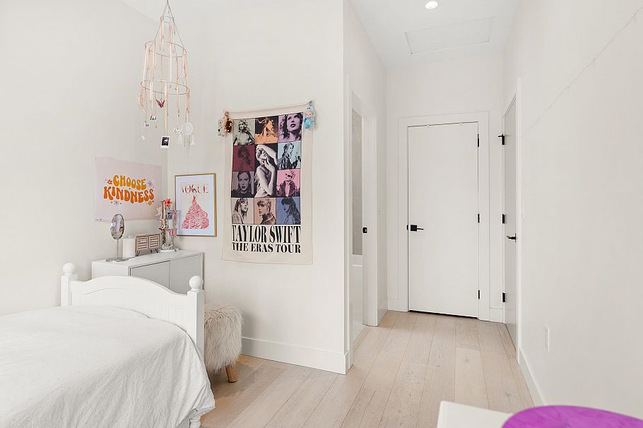 3123 W 16th Avenue Vancouver, BC - 30