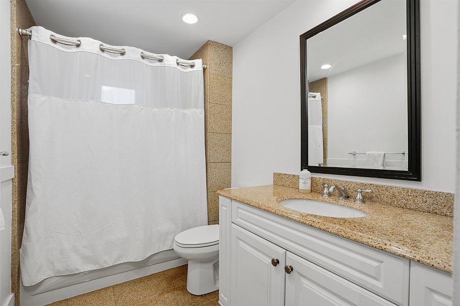 3350 W 3rd Avenue Vancouver, BC - 17