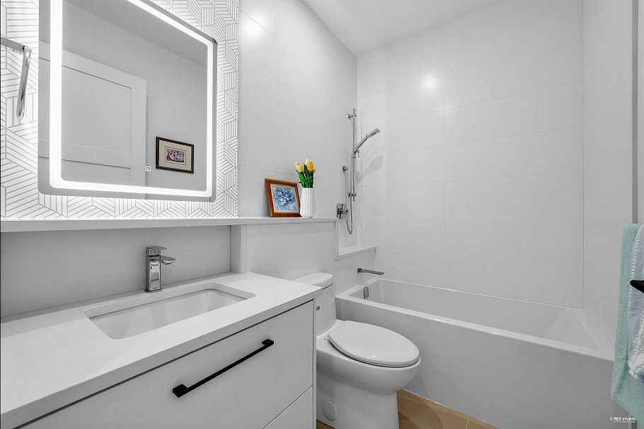 3172 W 26th Avenue Vancouver, BC - 31