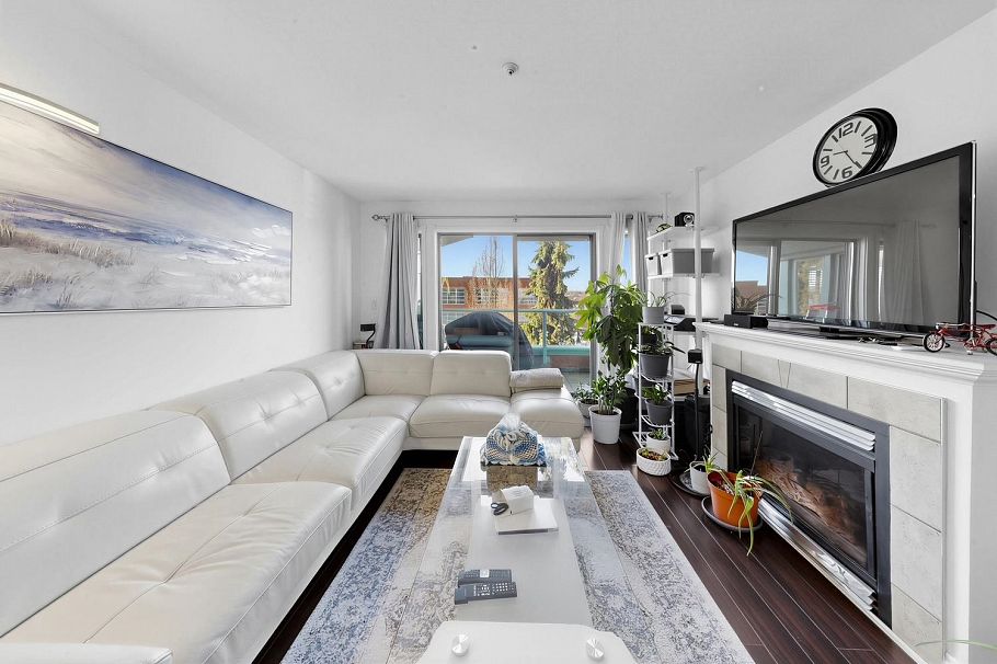 PH05 223 Mountain Highway North Vancouver, BC - 13