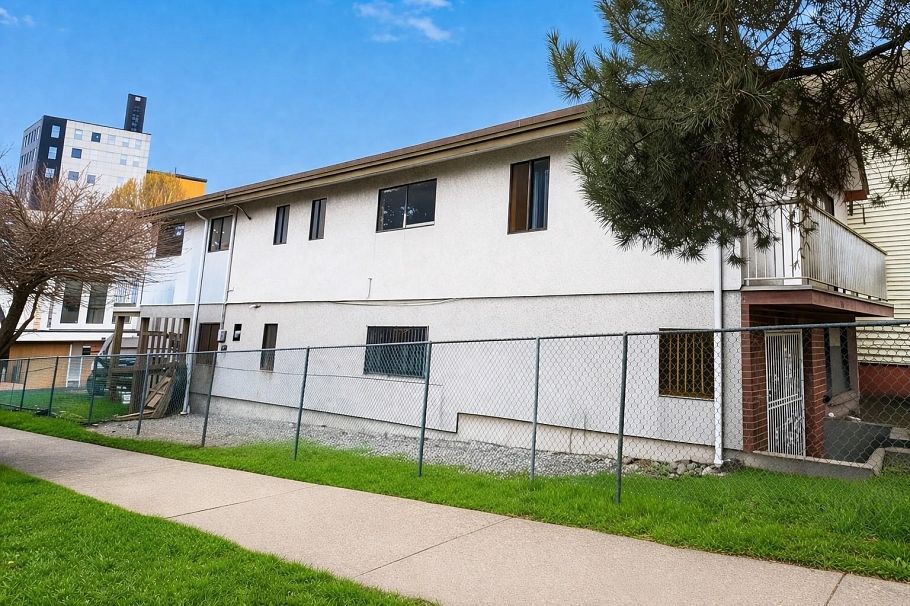 356 Union Street Vancouver, BC - 2