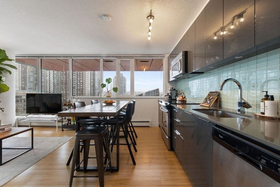 609 1325 Rolston Street Vancouver, BC - 4