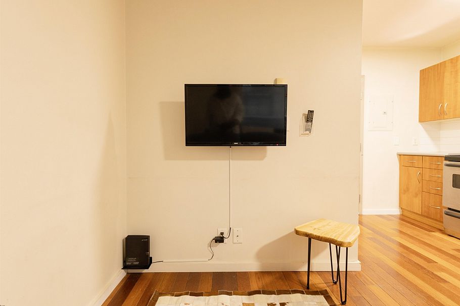 303 440 RICHARDS STREET, Vancouver BC V6B 2Z3 Vancouver, BC - 2