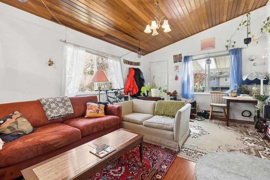 3708 Dumfries Street Vancouver, BC - 2