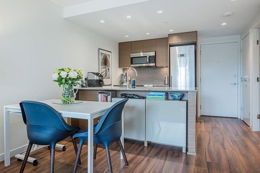 319 135 E 17th Street North Vancouver, BC - 9