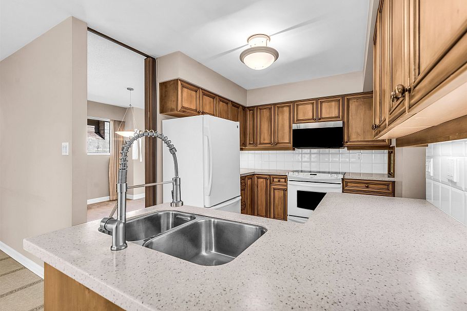 1110 Lodge Road North Vancouver, BC - 11