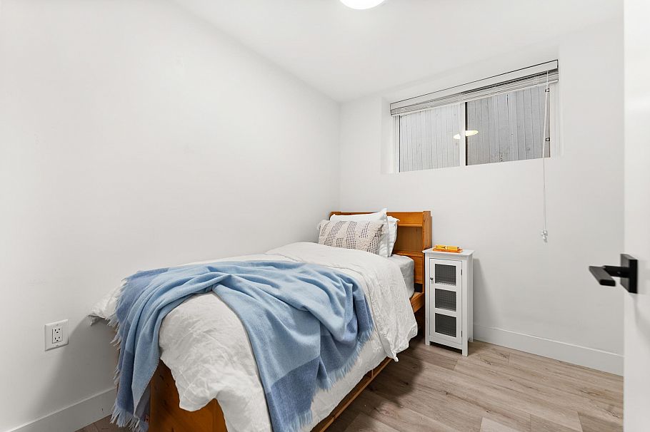 3123 W 16th Avenue Vancouver, BC - 35