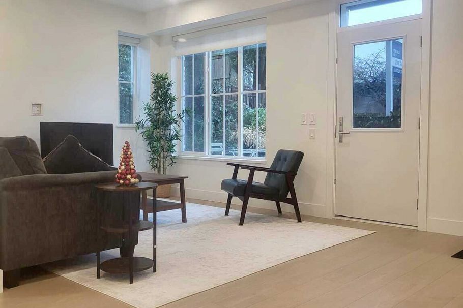 922 W 49th Avenue Vancouver, BC - 4