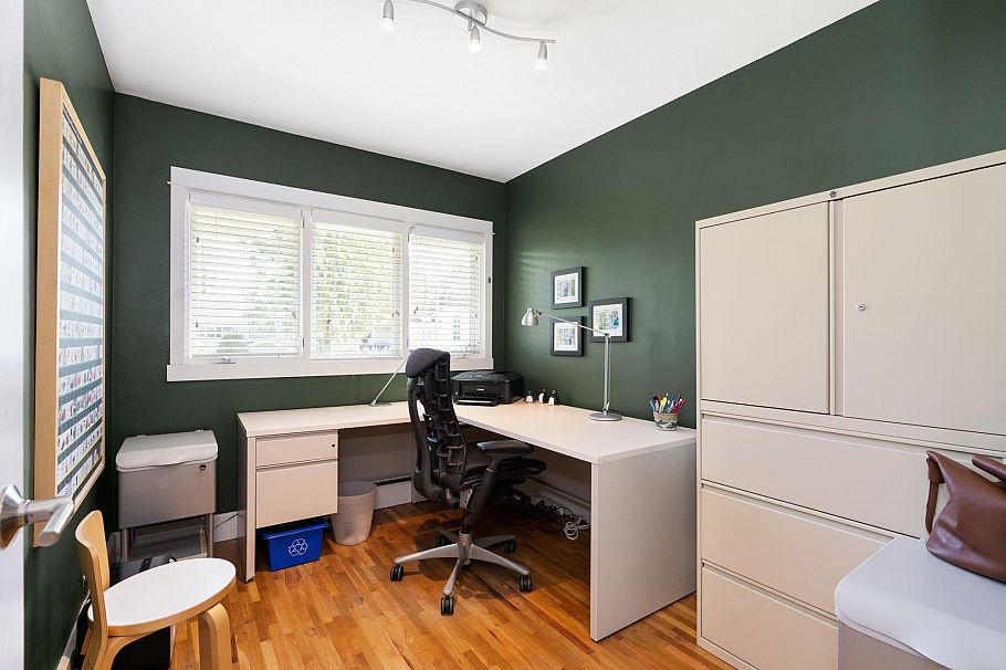 956 Belvista Crescent North Vancouver, BC - 22