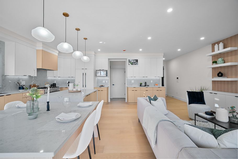 2 3576 E Pender Street Vancouver, BC - 4