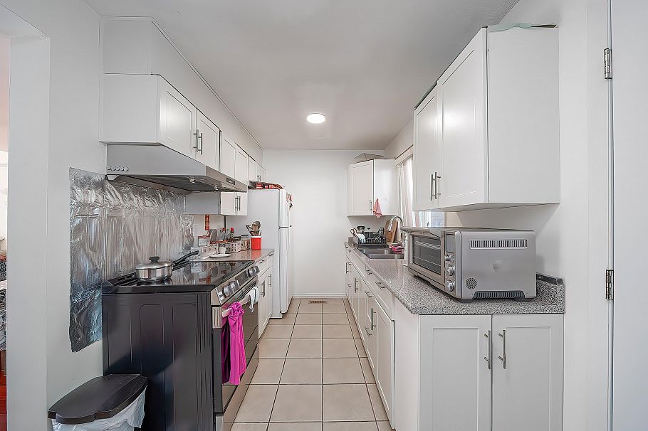 6866 Arlington Street Vancouver, BC - 9
