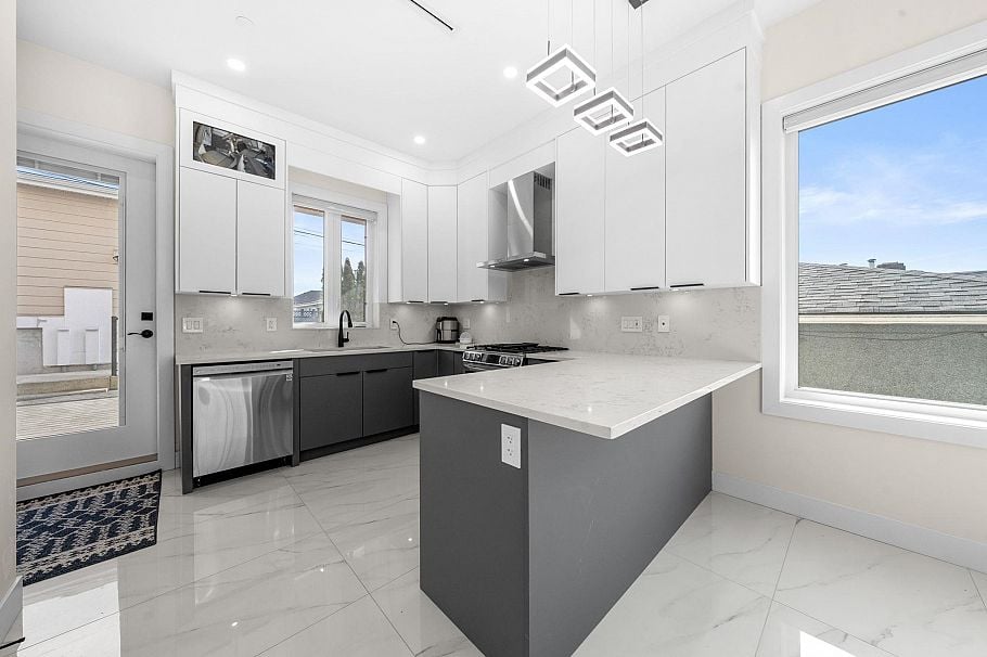 1548 E 41st Avenue Vancouver, BC - 22