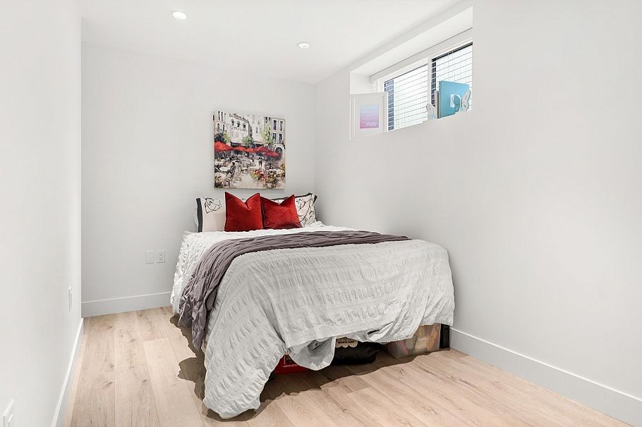 3123 W 16th Avenue Vancouver, BC - 33