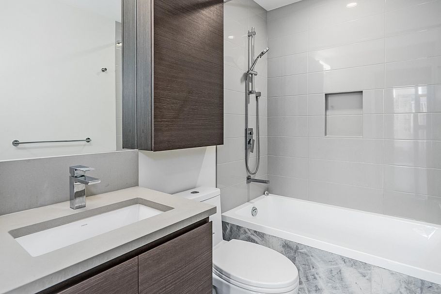 2009 4168 Lougheed Highway Burnaby, BC - 26