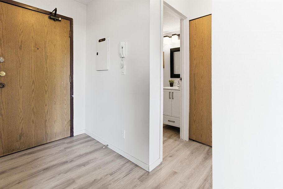 303 1296 W 70th Avenue Vancouver, BC - 2