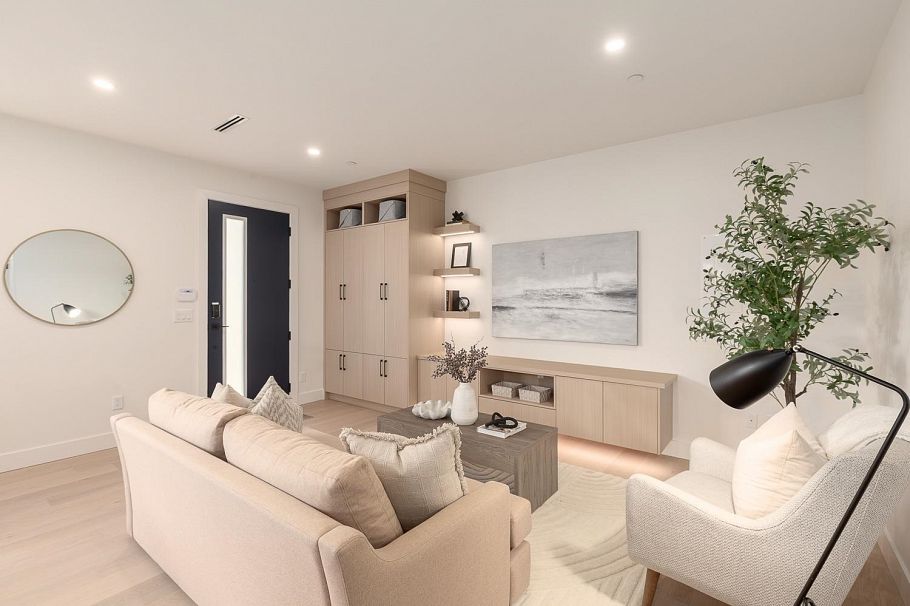 1 3506 E Pender Street Vancouver, BC - 2