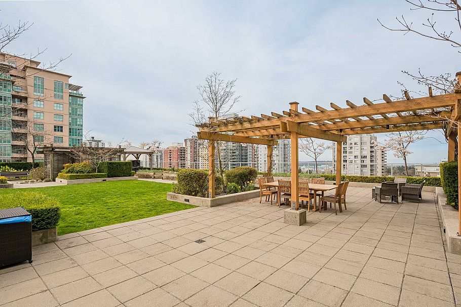 319 135 E 17th Street North Vancouver, BC - 35