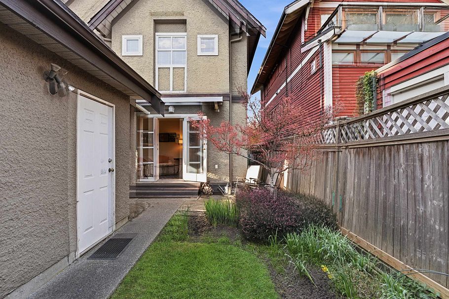 3428 W 7th Avenue Vancouver, BC - 16