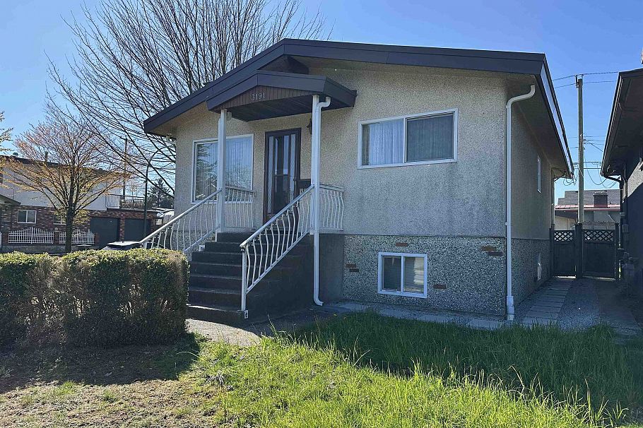 3191 Renfrew Street Vancouver, BC - 3