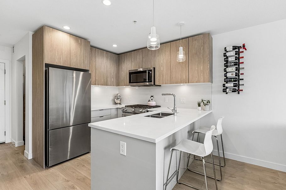 511 108 E 8th Street North Vancouver, BC - 8