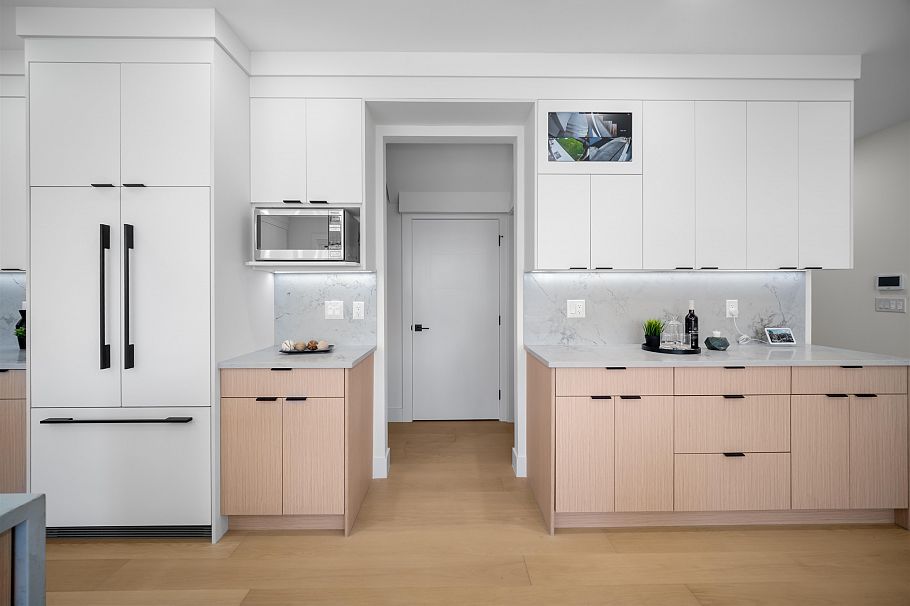 2 3576 E Pender Street Vancouver, BC - 25