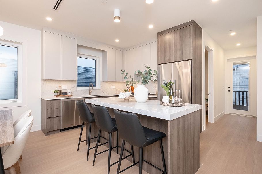 2 2667 E Pender Street Vancouver, BC - 9