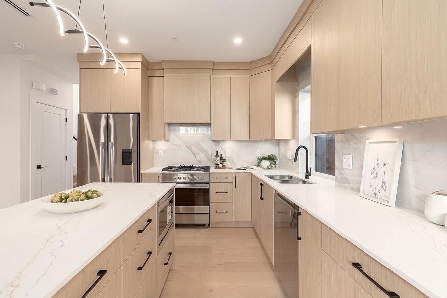 1 3506 E Pender Street Vancouver, BC - 13