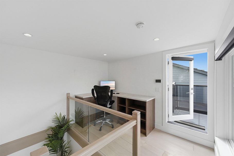 1 272 E 9th Street North Vancouver, BC - 28