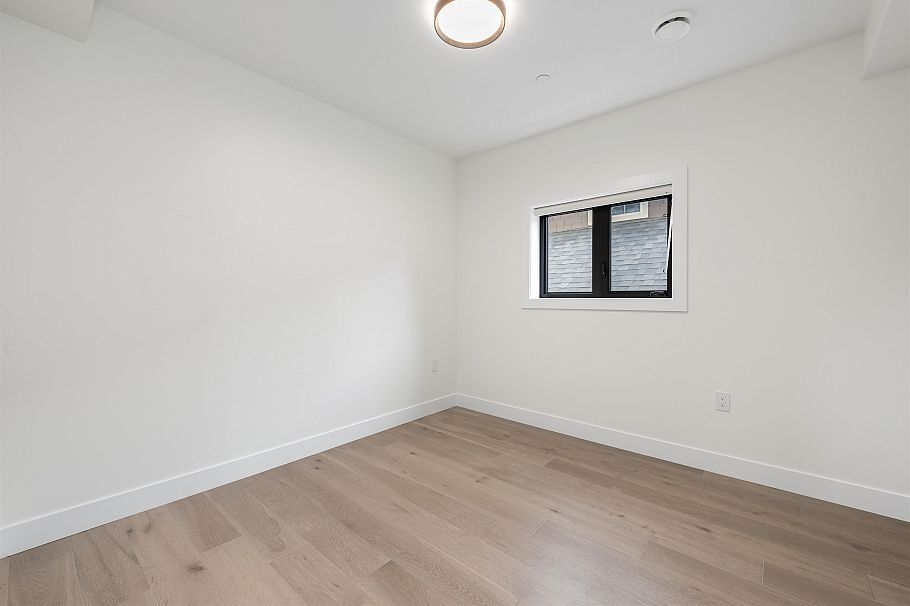 1 878 E 37 Avenue Vancouver, BC - 21