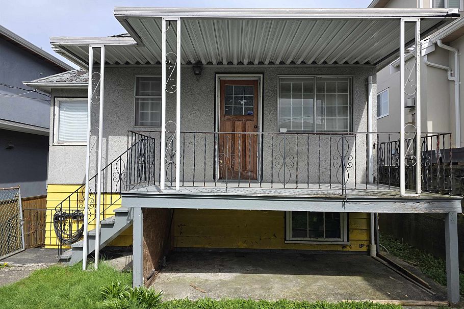 2530 7th Avenue Vancouver, BC - 8