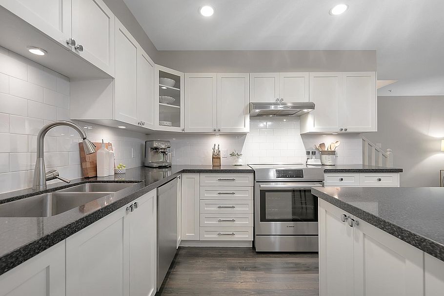 796 W 15th Avenue Vancouver, BC - 9