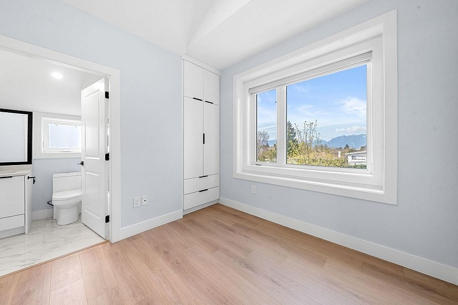 1548 E 41st Avenue Vancouver, BC - 38