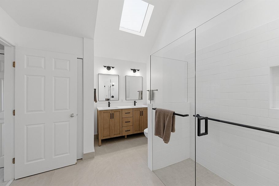 3428 W 7th Avenue Vancouver, BC - 29