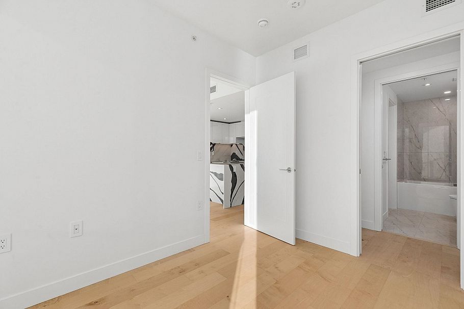 1004 135 E 13th Street North Vancouver, BC - 15