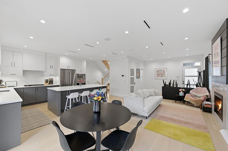 1 272 E 9th Street North Vancouver, BC - 7