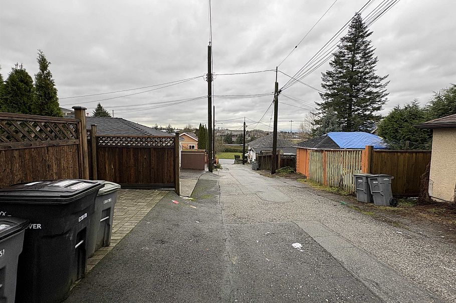 3429 Dundas Street Vancouver, BC - 21