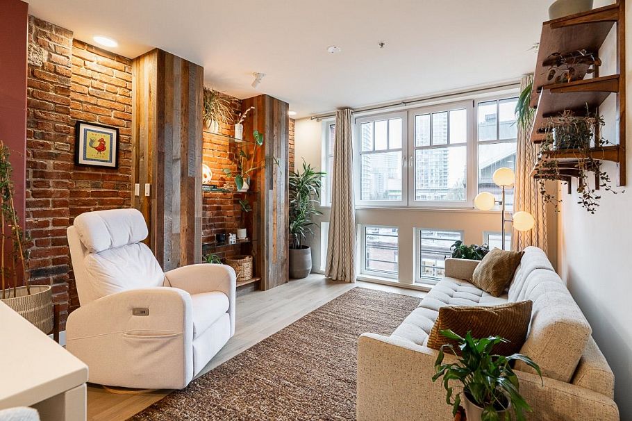 406 1072 Hamilton Street Vancouver, BC - 2