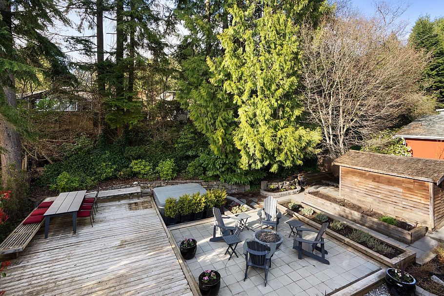 956 Belvista Crescent North Vancouver, BC - 32