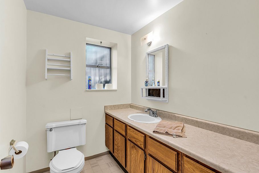 1110 Lodge Road North Vancouver, BC - 35