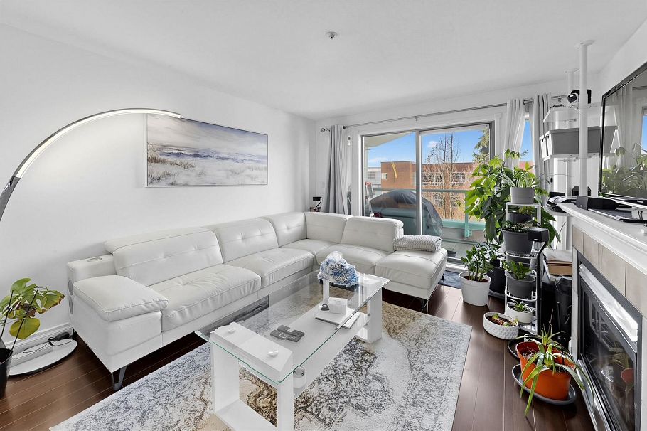 PH05 223 Mountain Highway North Vancouver, BC - 32