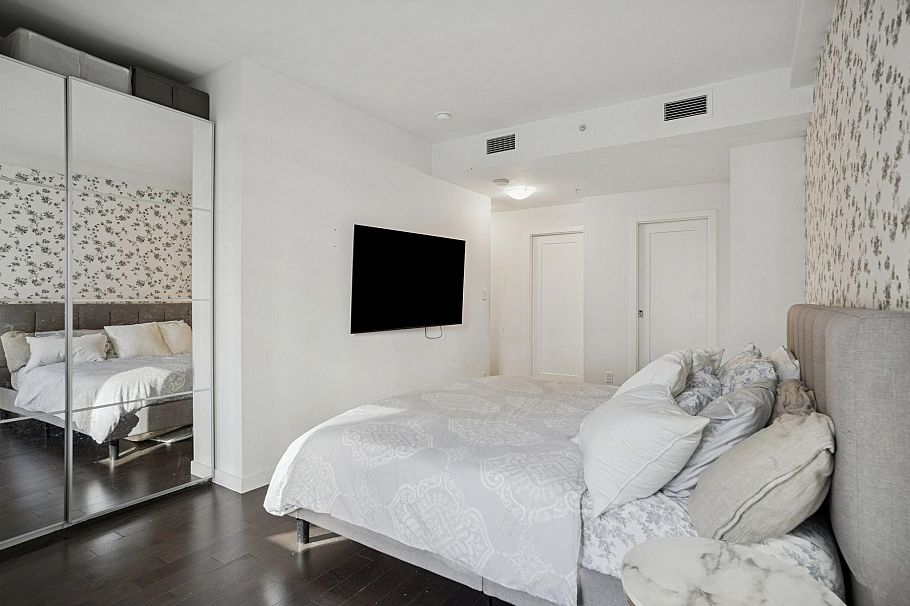 62 W 1st Avenue Vancouver, BC - 11