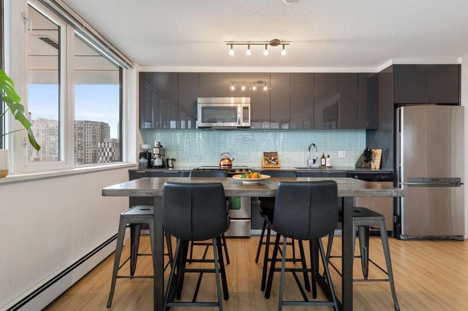 609 1325 Rolston Street Vancouver, BC - 3