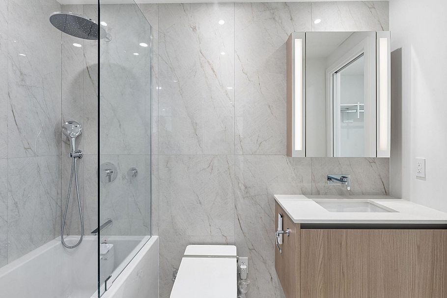 1004 135 E 13th Street North Vancouver, BC - 19